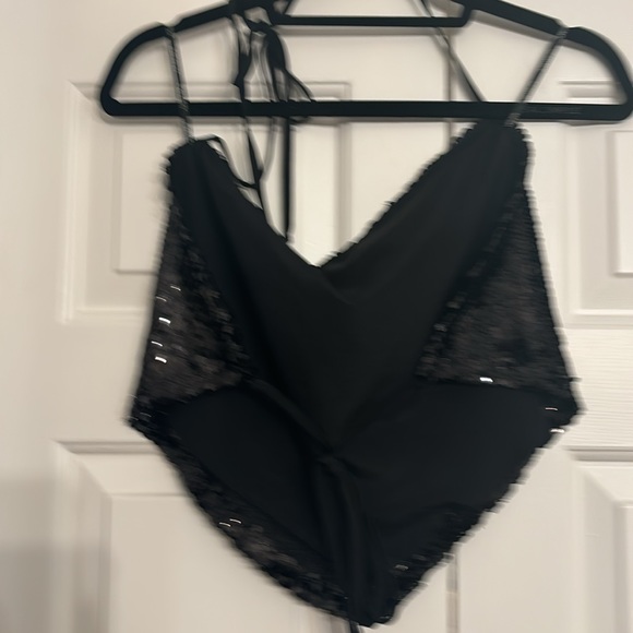 Black sequin cut out backless - Picture 3 of 3